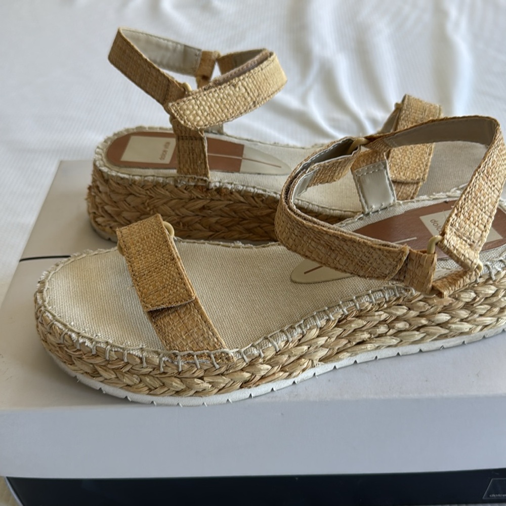 Dolce Vita Myra Light Natural Raffia Wedge Sandal. - Picture 5 of 8